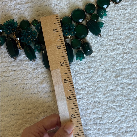 Elegant Green Statement Necklace - Picture 13 of 13